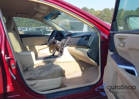 2016 Toyota Camry Le z USA, uszkodzony, nr VIN 4T1BF1FKXGU585738